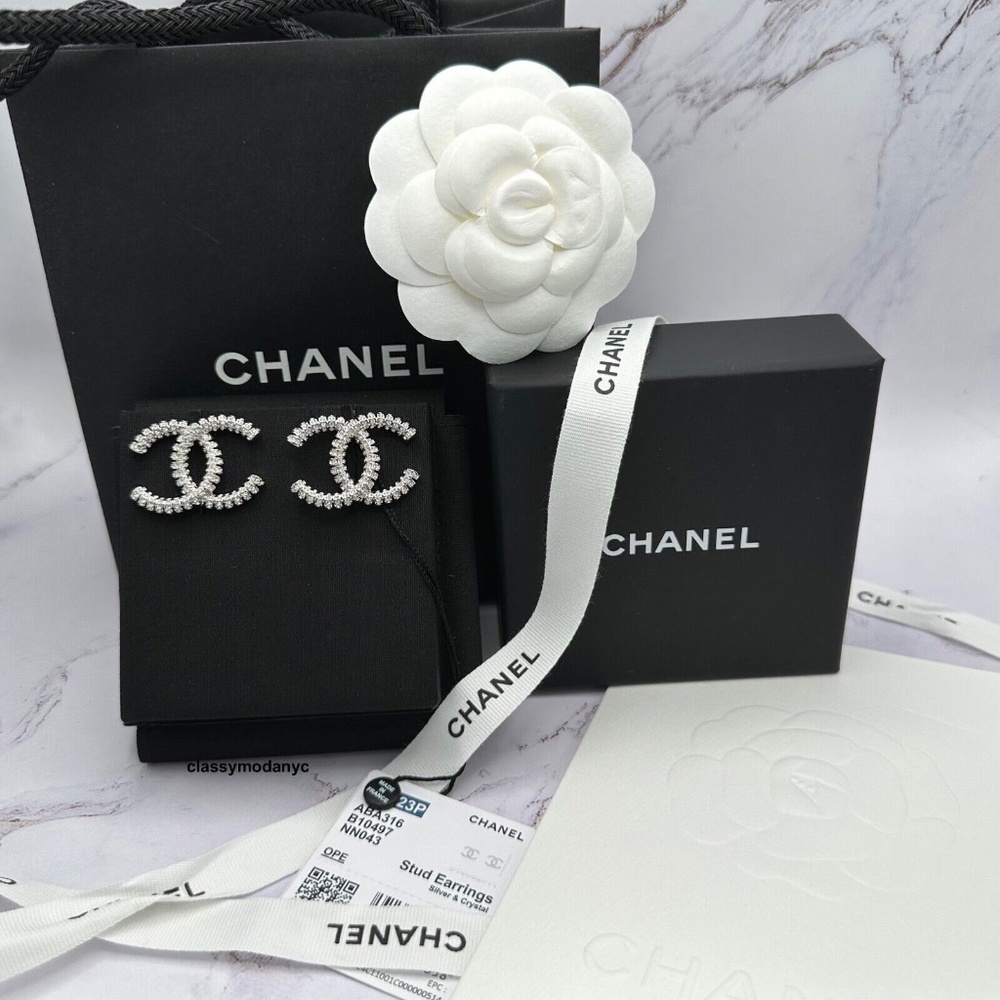❌❌ SOLD Chanel 2023 Big Interlocking CC Logo Crystal Stud Statement New Earrings - Picture 9 of 12
